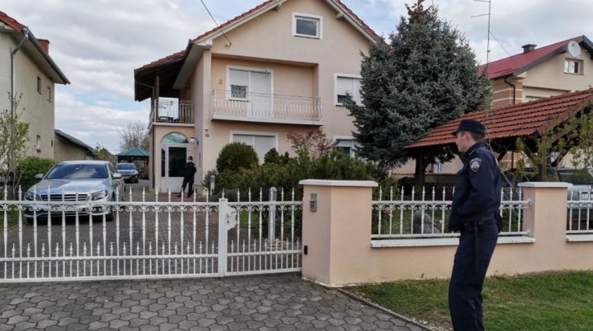 Policija i hitna ispred kuće Đure Horvata