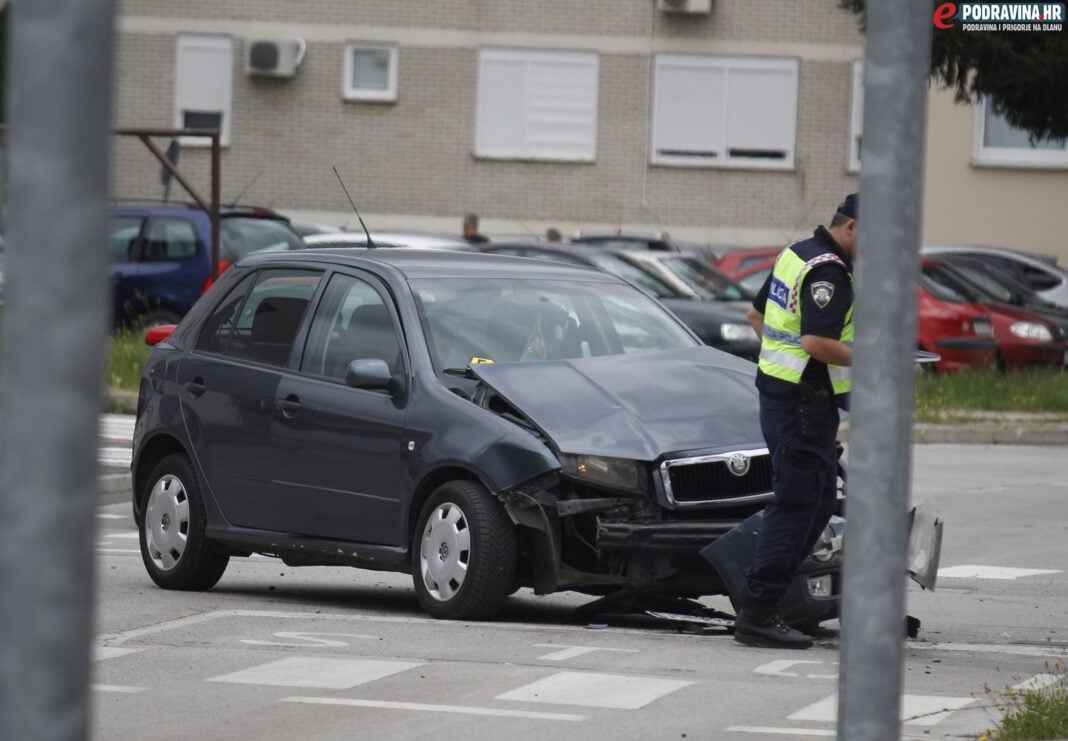 prometna nesreća, strossmayerova ulica, policajac, policija, očevid, audi, škoda