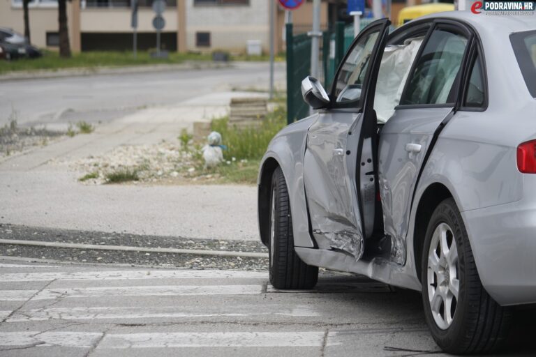 STRADALA DJEVOJKA Mladić uzeo prednost vozačici (23), ona se autom odbila u metalnu ogradu