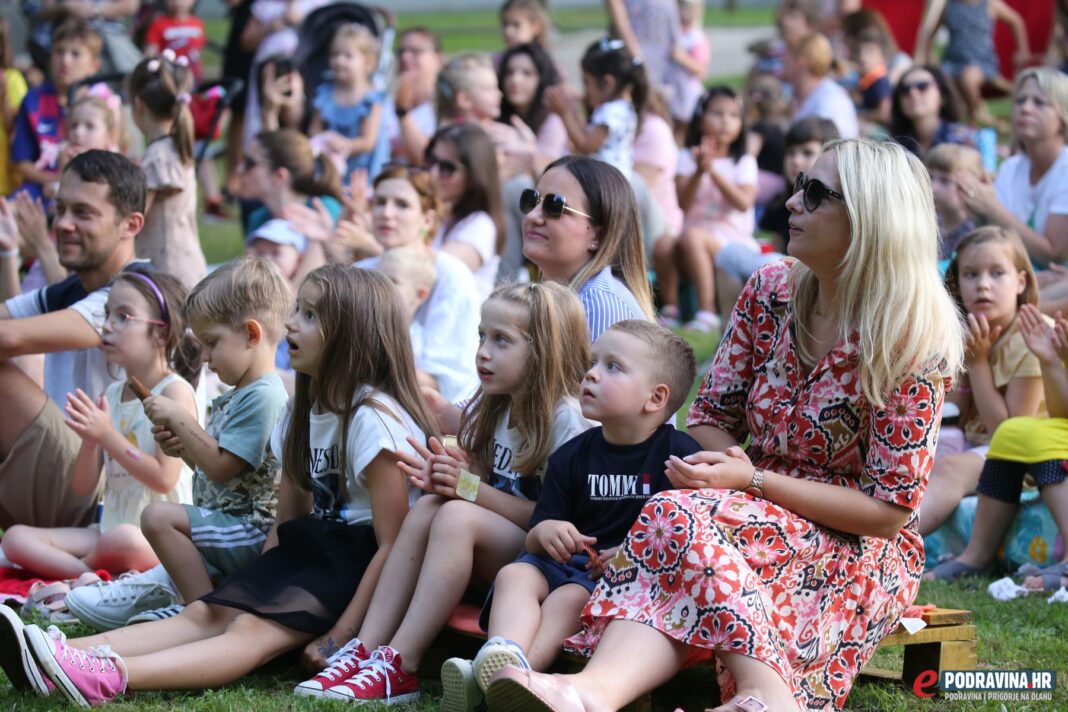 Ježeva kućica predstava park Koprivnica - Ljeto na Zrinskom