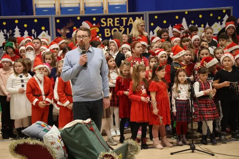 Osnovna škola Ljudevita Modeca, božićna priredba