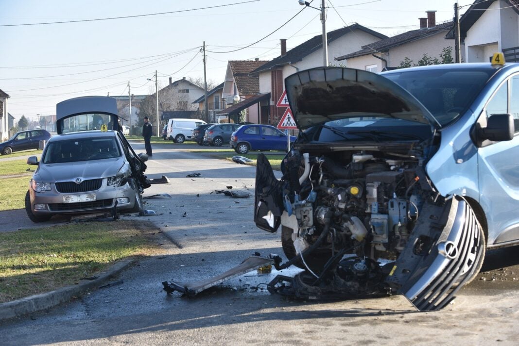 prometna nesreća, pitomača, sudar kombi, sudar auto