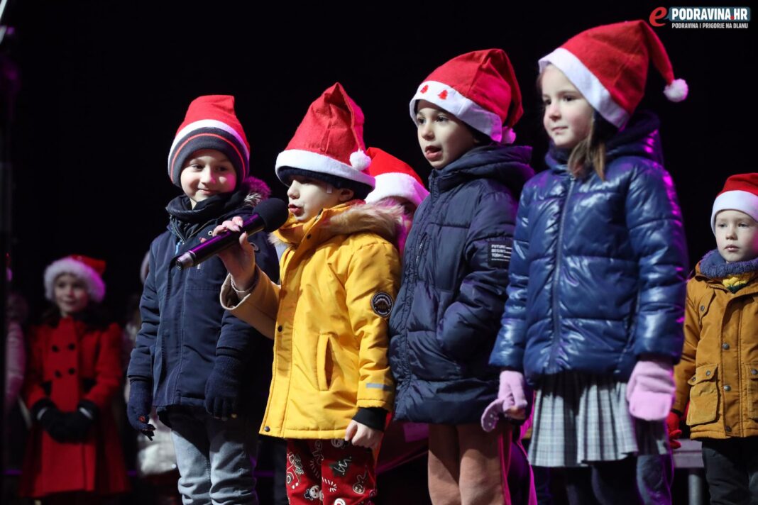 Vrtići božićni nastup Zrinski trg Koprivnica