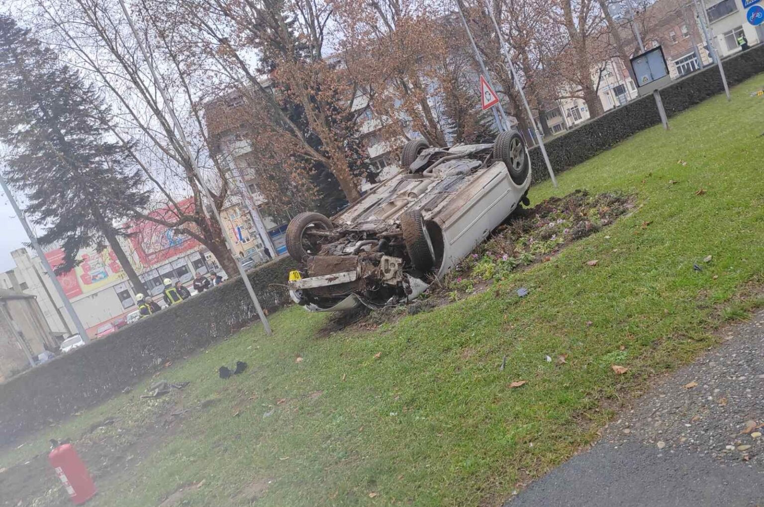 prometna đurđevac, auto na krovu, audi