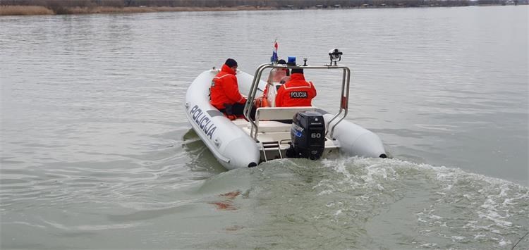 TRAGEDIJA Mrtvo tijelo pronađeno u jezeru, vatrogasci ga izvukli iz vode