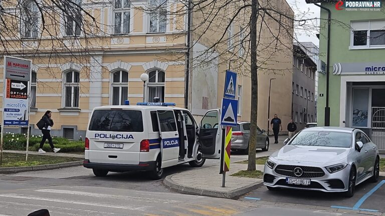 NESREĆA Pješakinja (86) stradala u centru Koprivnice, vozač ju udario kad je išao “u rikverc”
