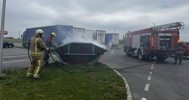 FOTO Zapalio se kontejner pun smeća kod benzinske postaje, vatrogasci pohitali na mjesto požara
