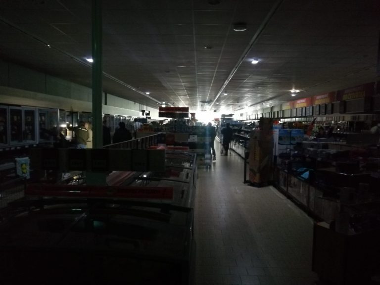 NEUGODA “Zatočeni” kupci u Lidlu u Koprivnici, nestalo struje – nitko nije mogao van!