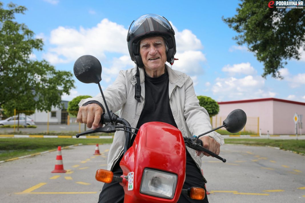Ivica Sinjeri, Moped