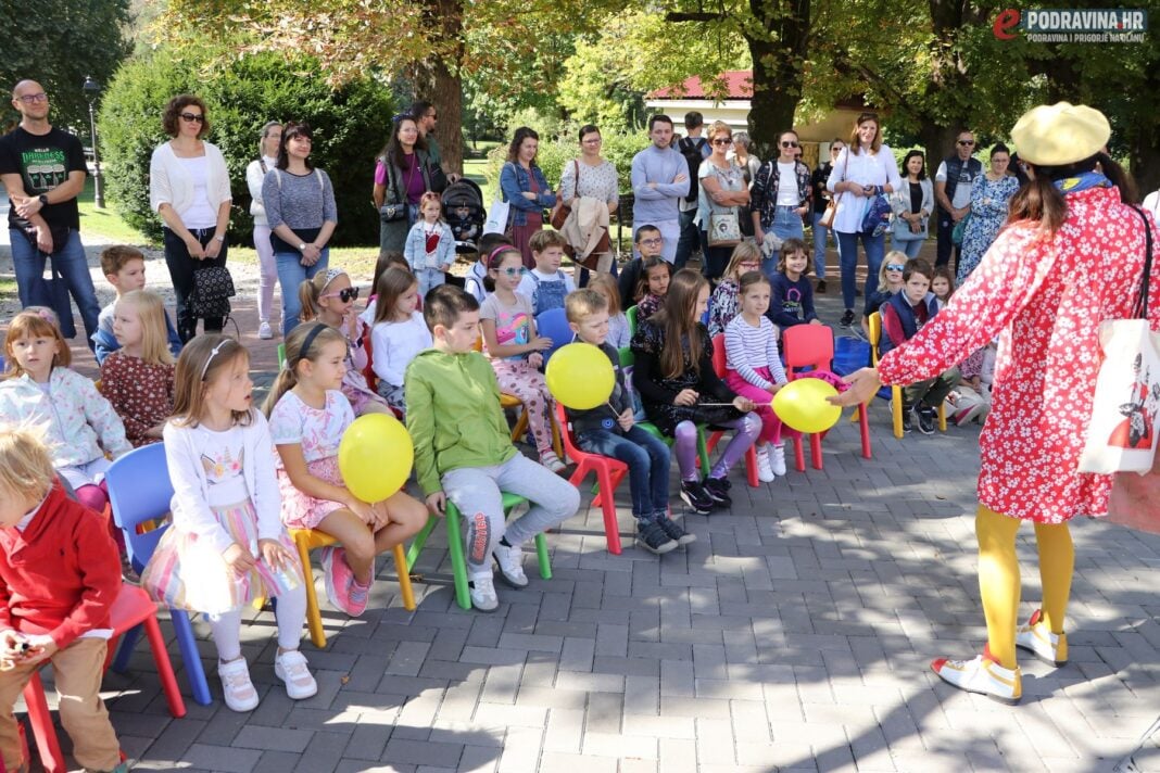 Zrinski trg Koprivnica - Mažoretkinje - Udruge - HGSS - Belupo - Uberi priču - Invalidi