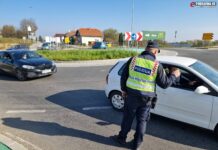 Policija, kružni tok, Koprivnica // Foto: Valentino Štefanek